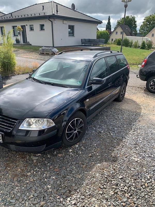 Schwarz Gebraucht 2002 VW Passat Kombi | 899 € (Guter Preis) - Bild 1/3
