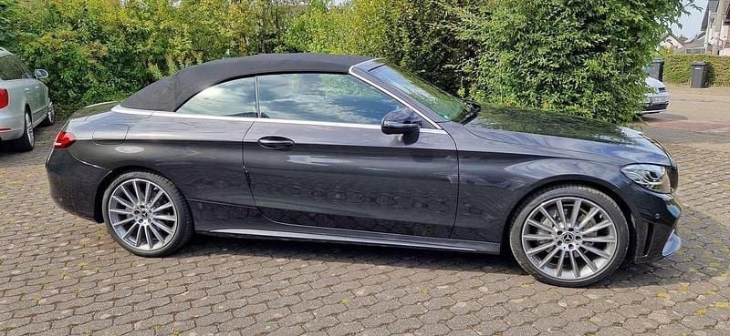 Grau Gebraucht 2020 Mercedes C200 AMG line Cabrio | 36.500 € (Fairer Preis) - Bild 1/4