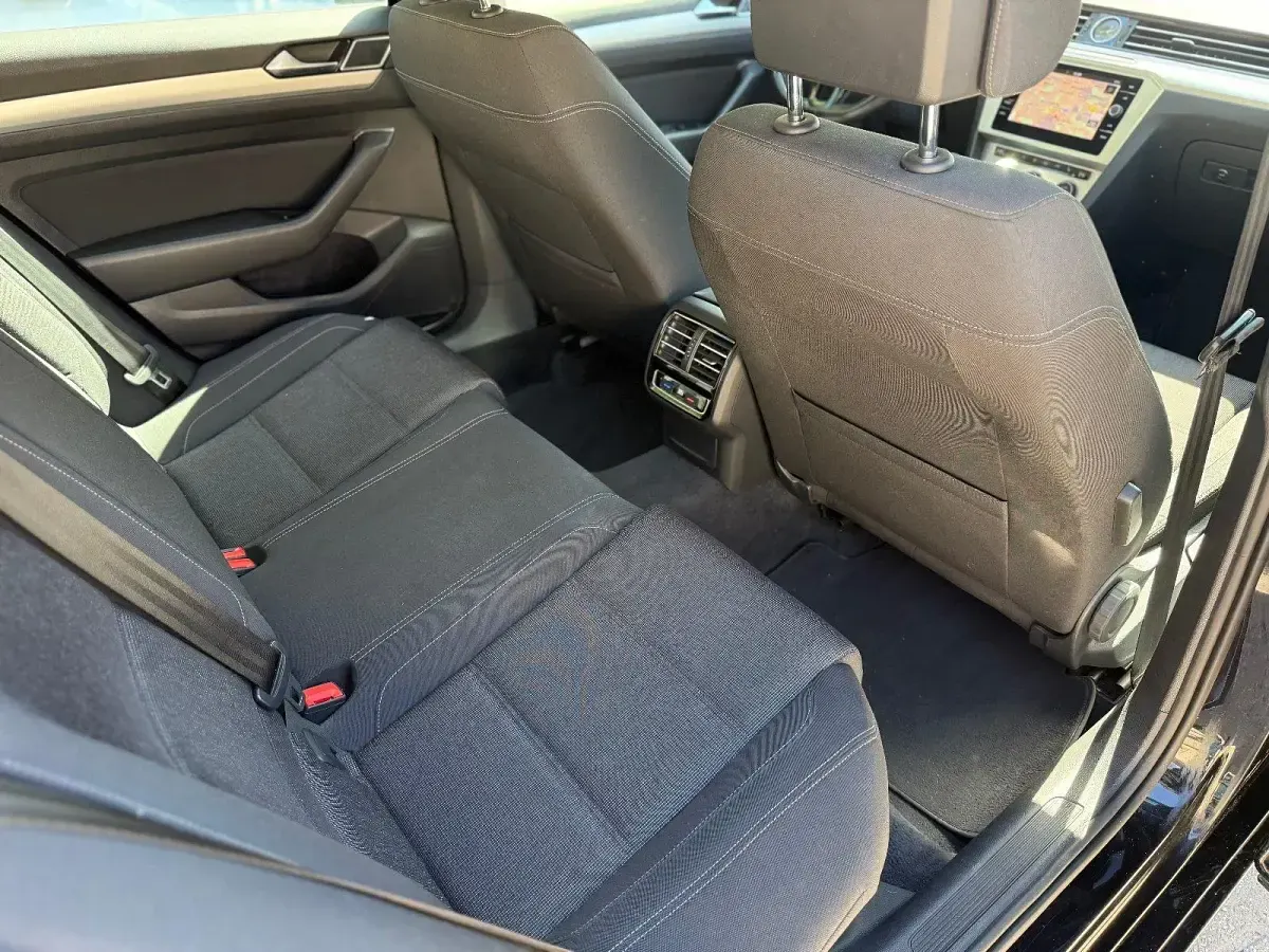 Gebraucht VW Passat Comfortline 150 PS (110 kW) 2018 Schwarz Kombi