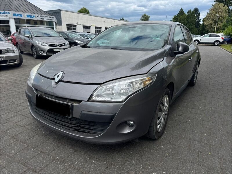 Grau Gebraucht 2010 Renault Mégane III Limousine | 3.480 € (Etwas zu teuer) - Bild 1/4