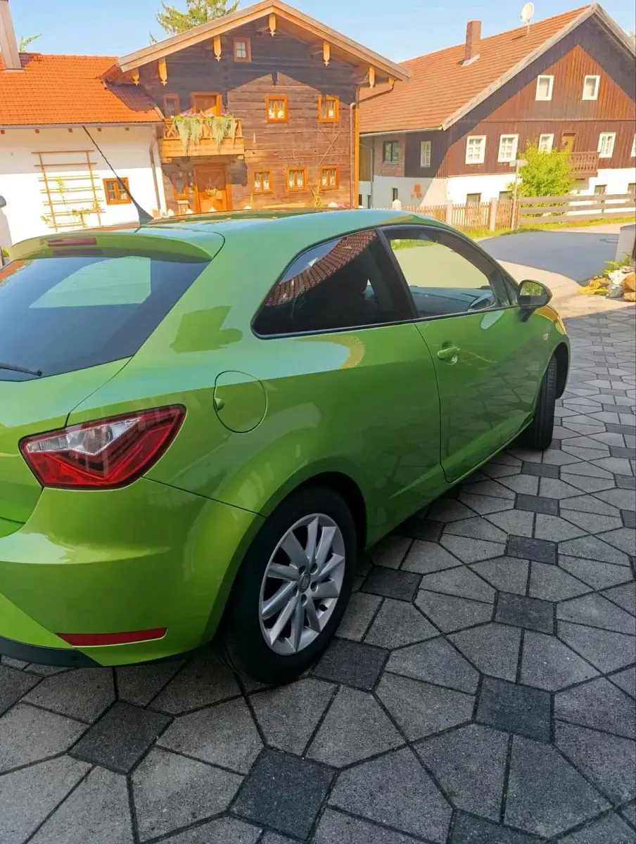 Gebraucht Seat Ibiza 105 PS (77 kW) 2013 Grün Kleinwagen