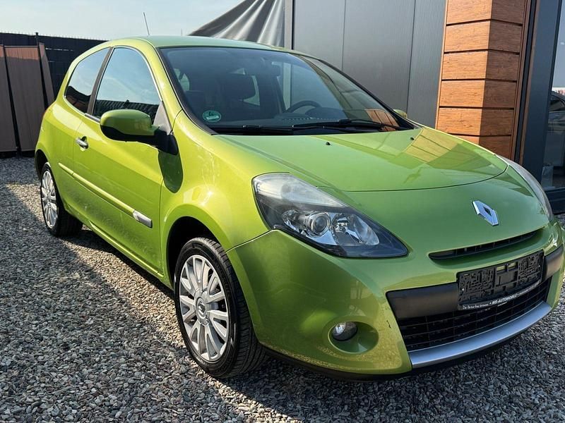 Gebraucht Renault Clio III Dynamique 75 PS (55 kW) 2010 Grün Kleinwagen