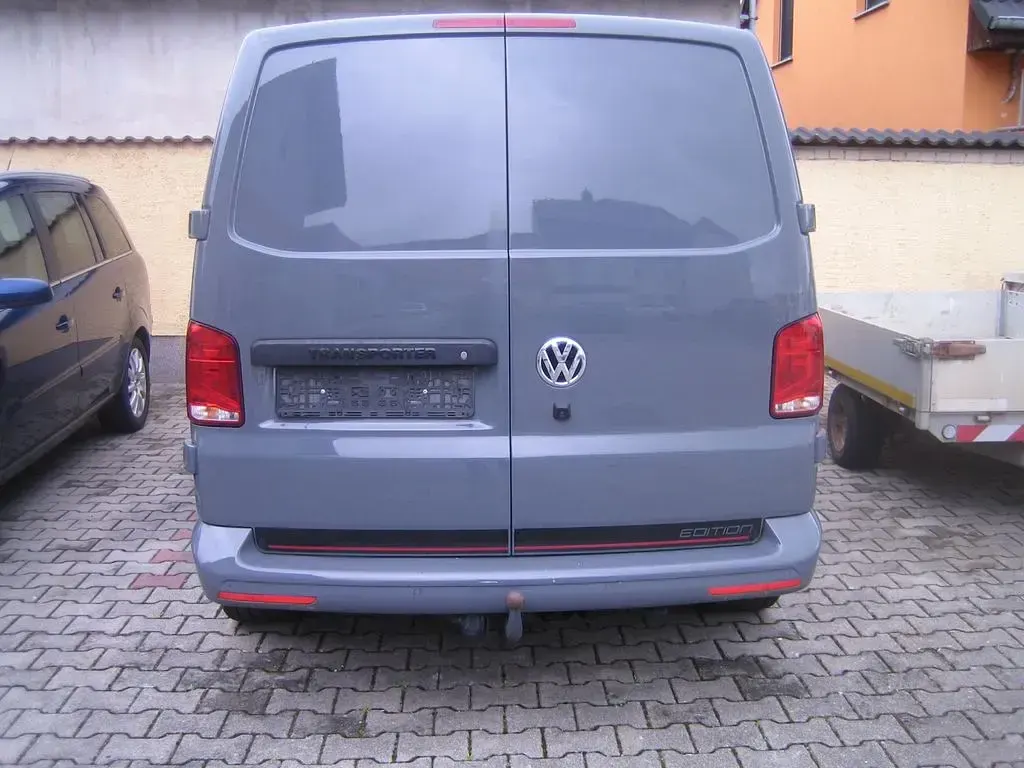 Używany VW Transporter Edition 150 KM (110 kW) 2023 Szary Van