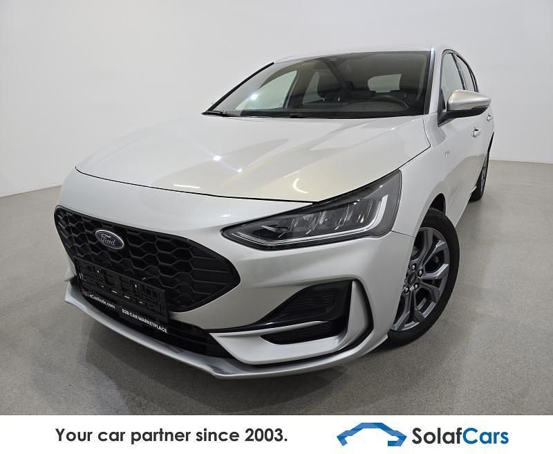 Silber Gebraucht 2023 Ford Focus ST-Line Limousine | 13.552 € (Superpreis) - Bild 1/4