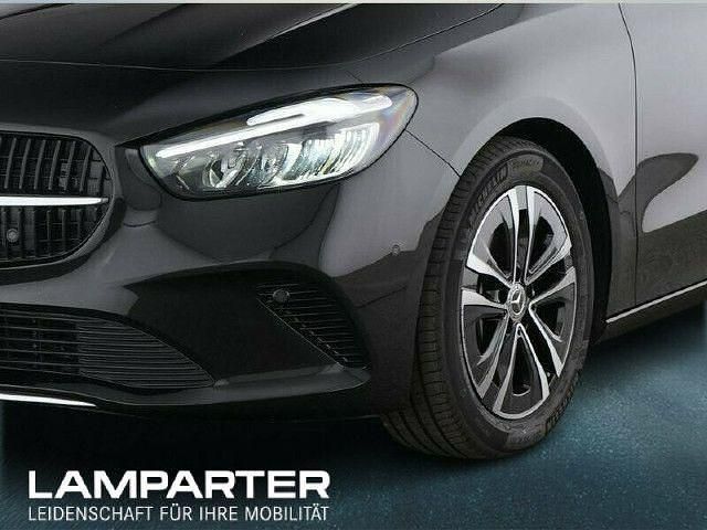 Schwarz Gebraucht 2024 Mercedes B200 Van / Kleinbus | 34.980 € (Teuer) - Bild 1/4