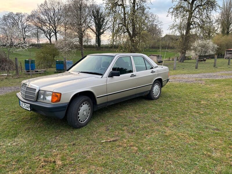 Silber Gebraucht 1986 Mercedes 190 Limousine | 4.800 € - Bild 1/4