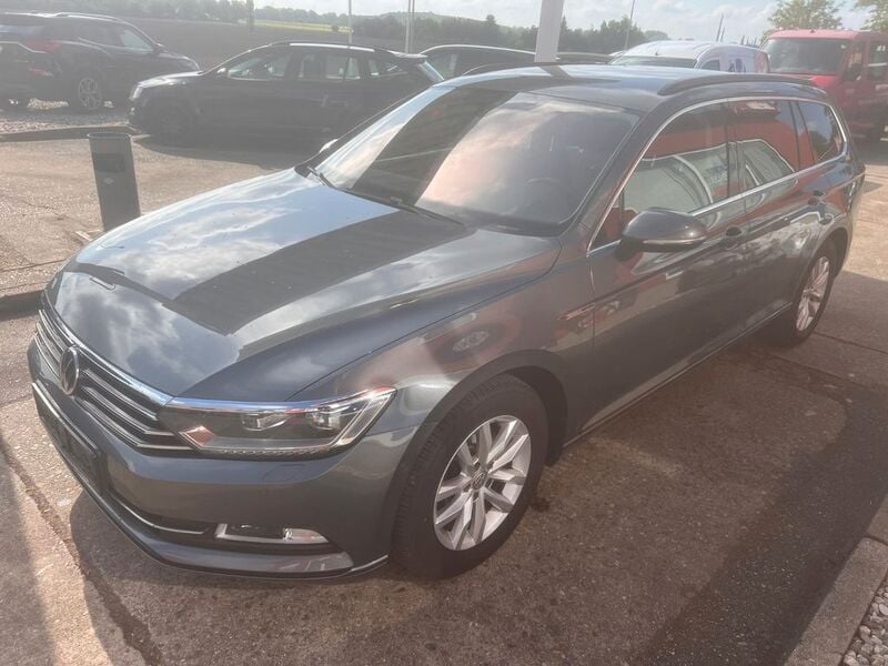 Grau Gebraucht 2015 VW Passat Comfortline Kombi | 11.900 € (Guter Preis) - Bild 1/4