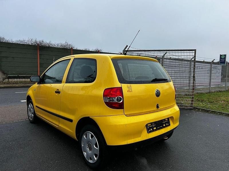 Gebraucht VW Fox Basis 54 PS (39 kW) 2008 Gelb Kleinwagen