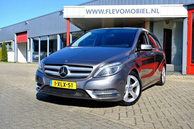 Gebraucht Mercedes B180 Ambition 109 PS (80 kW) 2013 Grau Van / Kleinbus