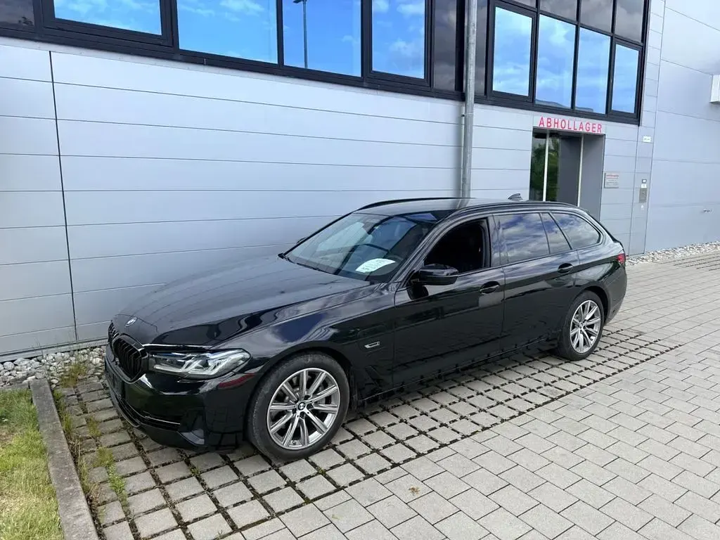 Gebraucht BMW 530e Sport Line 184 PS (135 kW) 2022 Schwarz Kombi