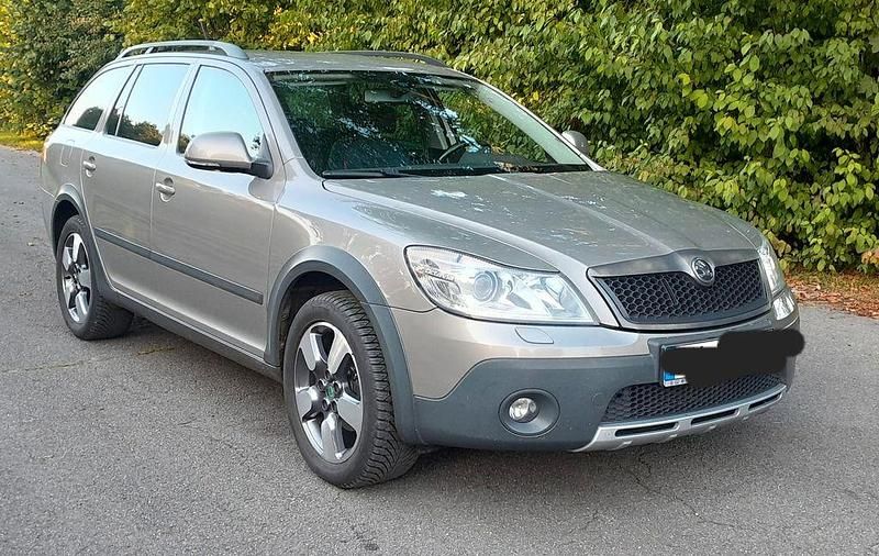 Beige Gebraucht 2012 Skoda Octavia Kombi | 6.700 € (Teuer) - Bild 1/4