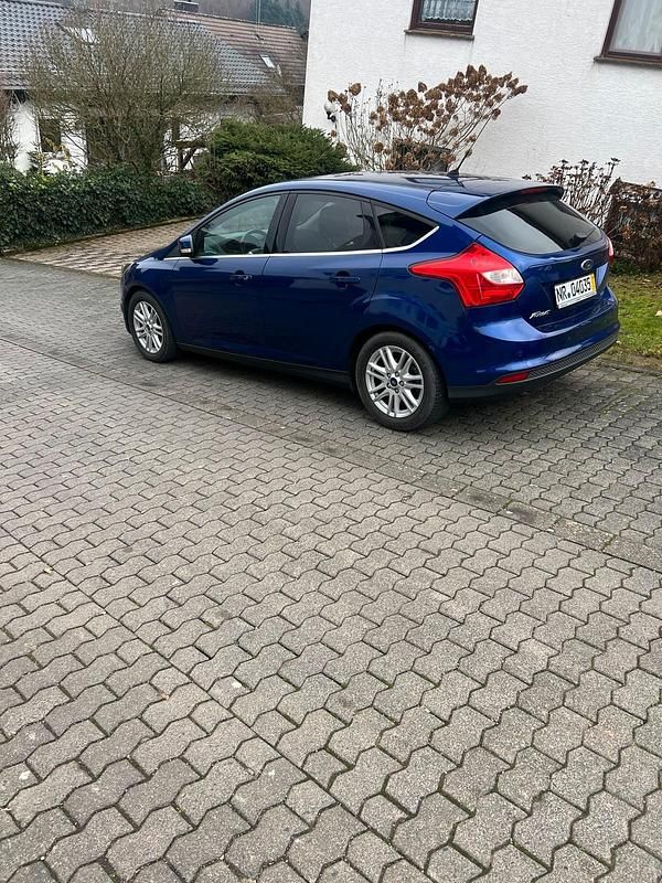 Gebraucht Ford Focus 100 PS (73 kW) 2014 Blau Limousine