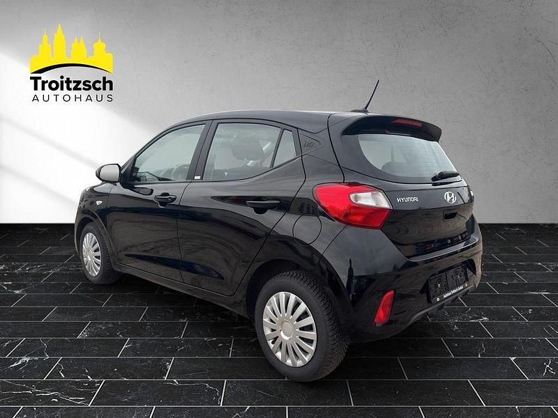 Gebraucht Hyundai i10 Select 67 PS (49 kW) 2021 Schwarz Kleinwagen