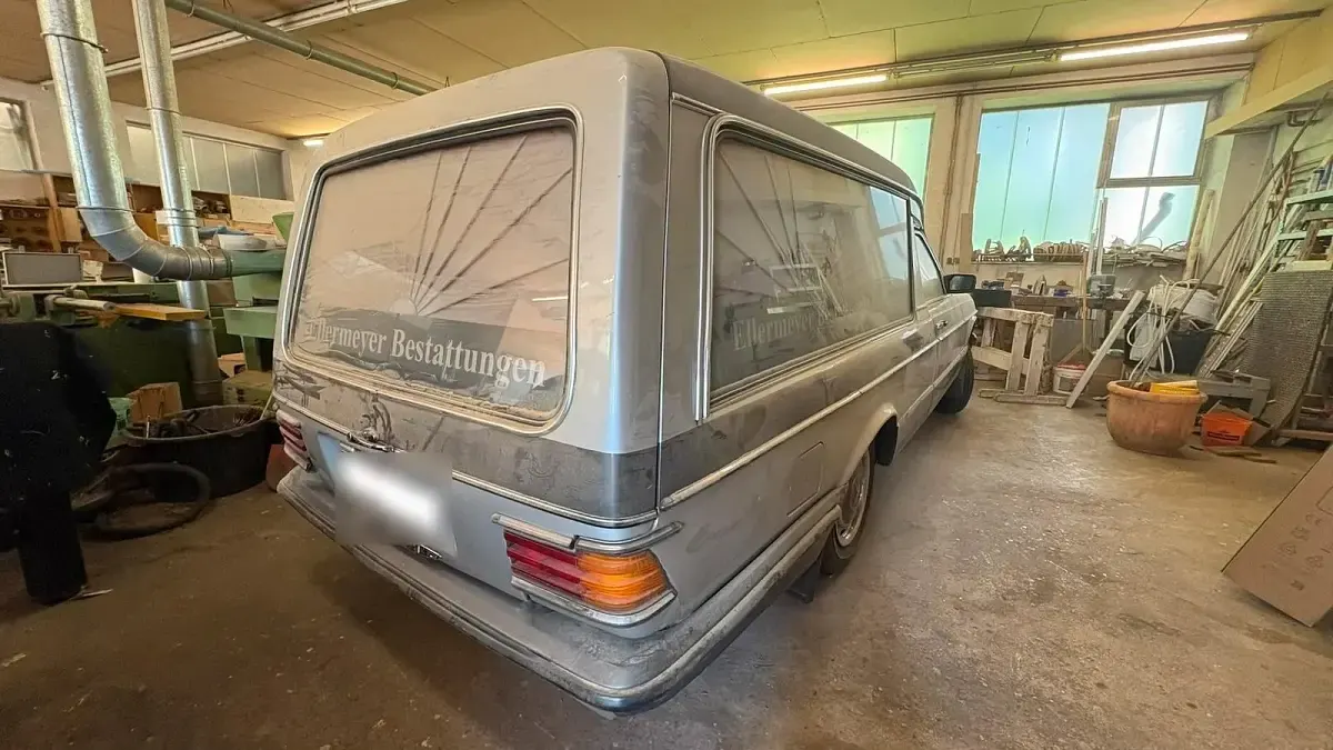 Gebraucht Mercedes 230 109 PS (80 kW) 1983 Silber Limousine