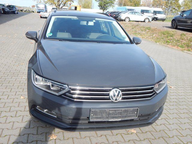 Gebraucht VW Passat Trendline 120 PS (88 kW) 2015 Grau Kombi