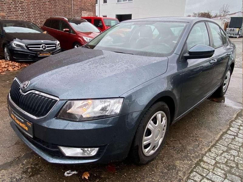 Grau Gebraucht 2015 Skoda Octavia Ambition Limousine | 8.990 € (Fairer Preis) - Bild 1/4