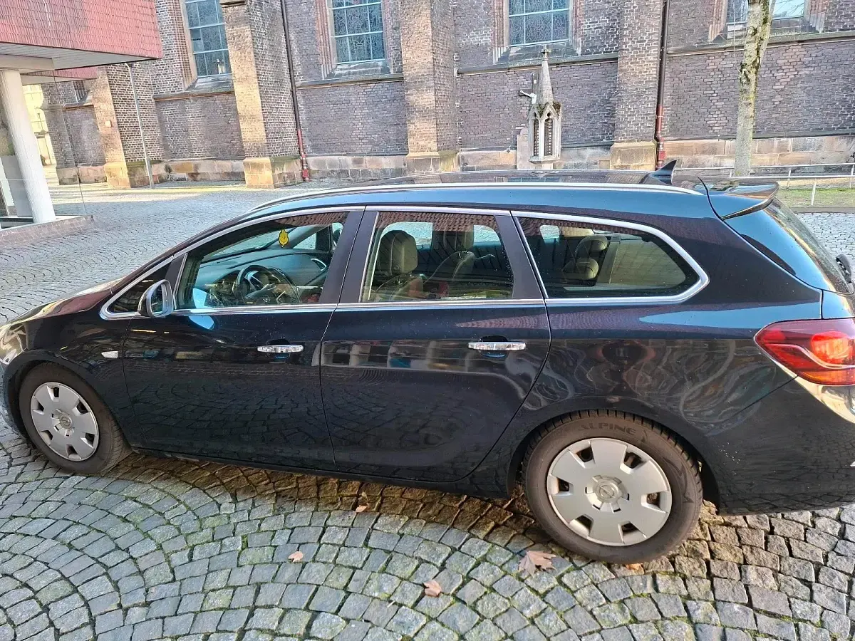 Gebraucht Opel Astra Eco 2013 Schwarz Kombi