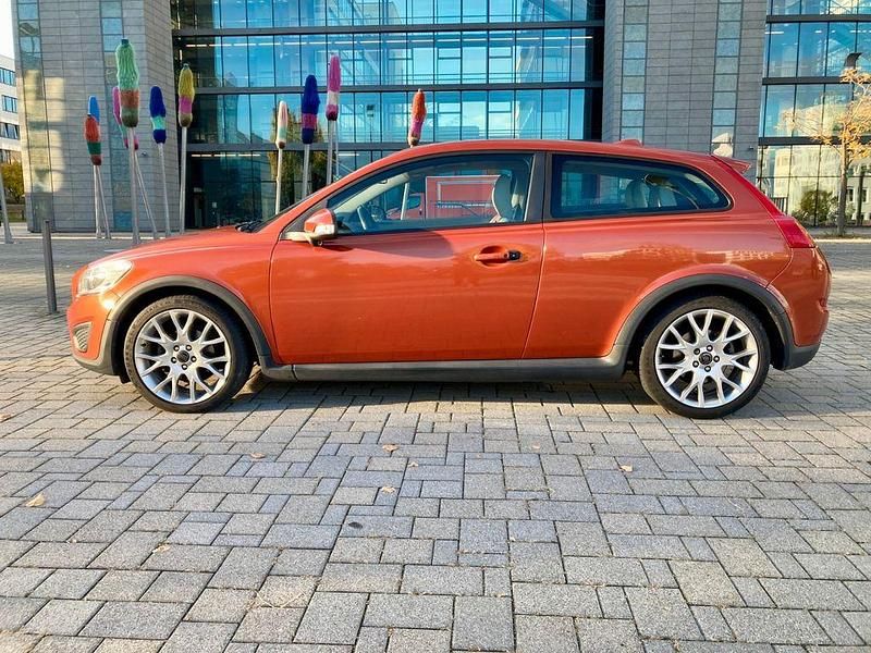 Orange Gebraucht 2009 Volvo C30 Kleinwagen | 3.500 € (Fairer Preis) - Bild 1/4
