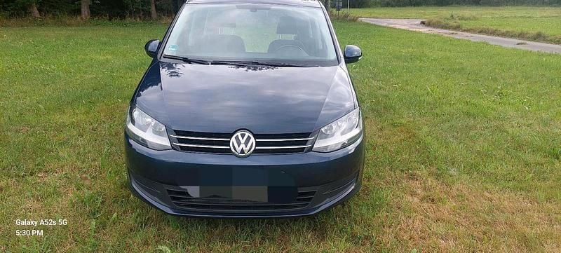 Blau Gebraucht 2017 VW Sharan Van / Kleinbus | 16.850 € (Superpreis) - Bild 1/4