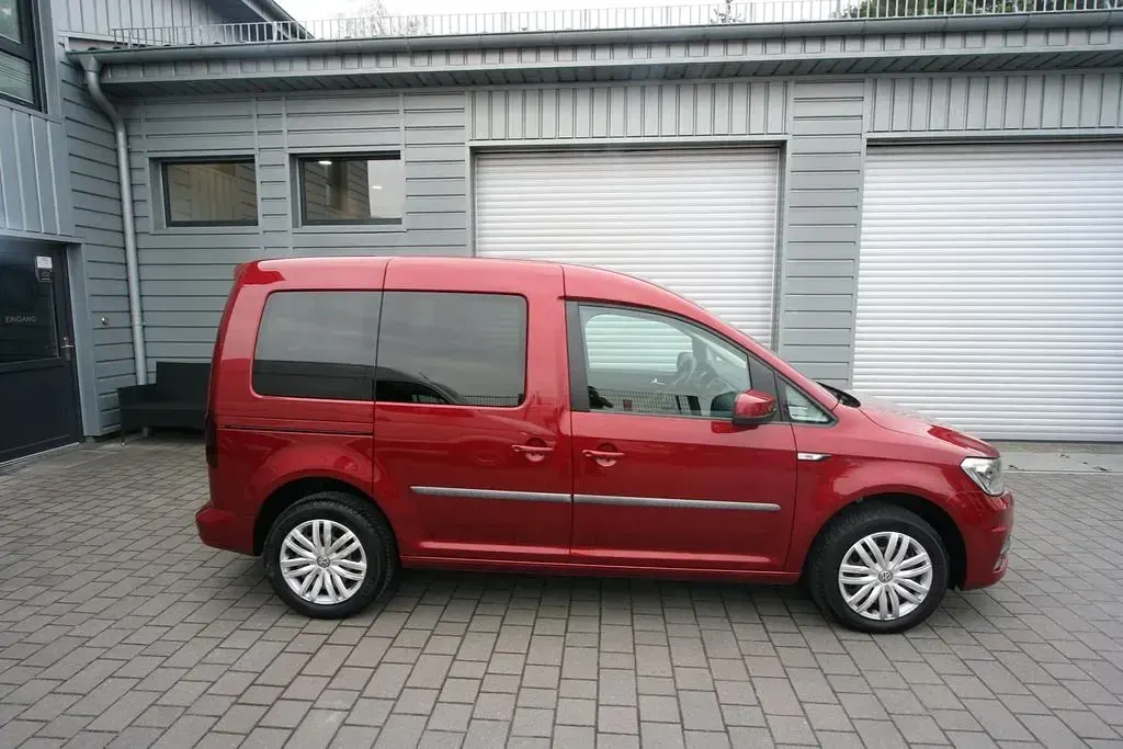 Gebraucht VW Caddy Trendline 150 PS (110 kW) 2019 Rot Van / Kleinbus