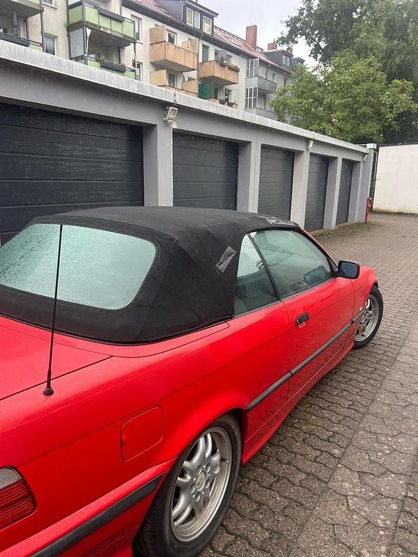 Gebraucht BMW 318 Cabriolet Basis 115 PS (84 kW) 1997 Rot Cabrio