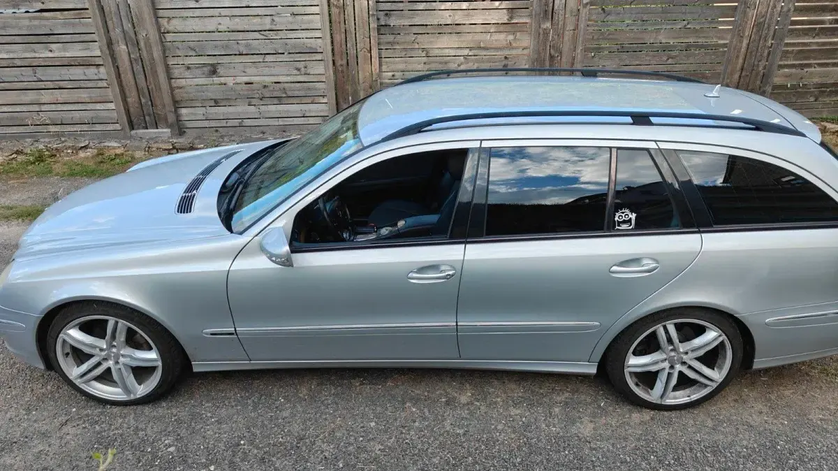 Gebraucht Mercedes E220 Avantgarde 170 PS (125 kW) 2009 Silber Kombi