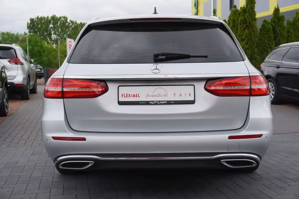 Gebraucht Mercedes E220 Avantgarde 194 PS (142 kW) 2018 Grau Kombi