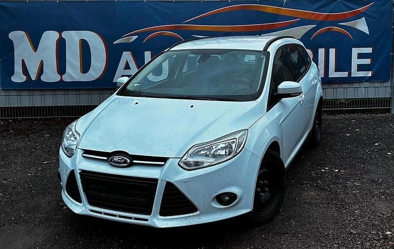 Weiß Gebraucht 2014 Ford Focus SYNC Edition Limousine | 2.490 € (Superpreis) - Bild 1/4