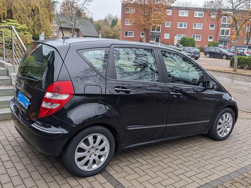 Schwarz Gebraucht 2006 Mercedes A200 Elegance Van / Kleinbus | 3.490 € (Fairer Preis) - Bild 1/3