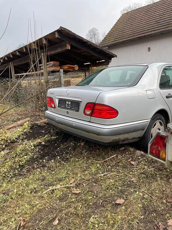 Gebraucht Mercedes E200 136 PS (100 kW) 1999 Silber Limousine