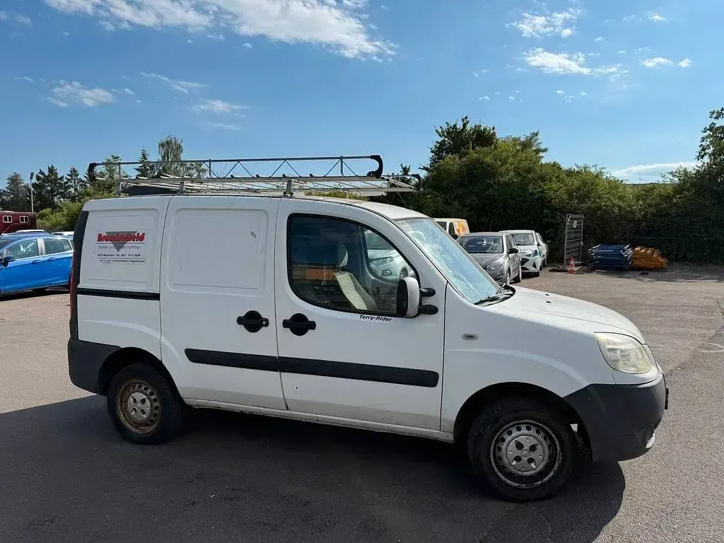 Gebraucht Fiat Doblò Basis 75 PS (55 kW) 2006 Weiß Van / Kleinbus