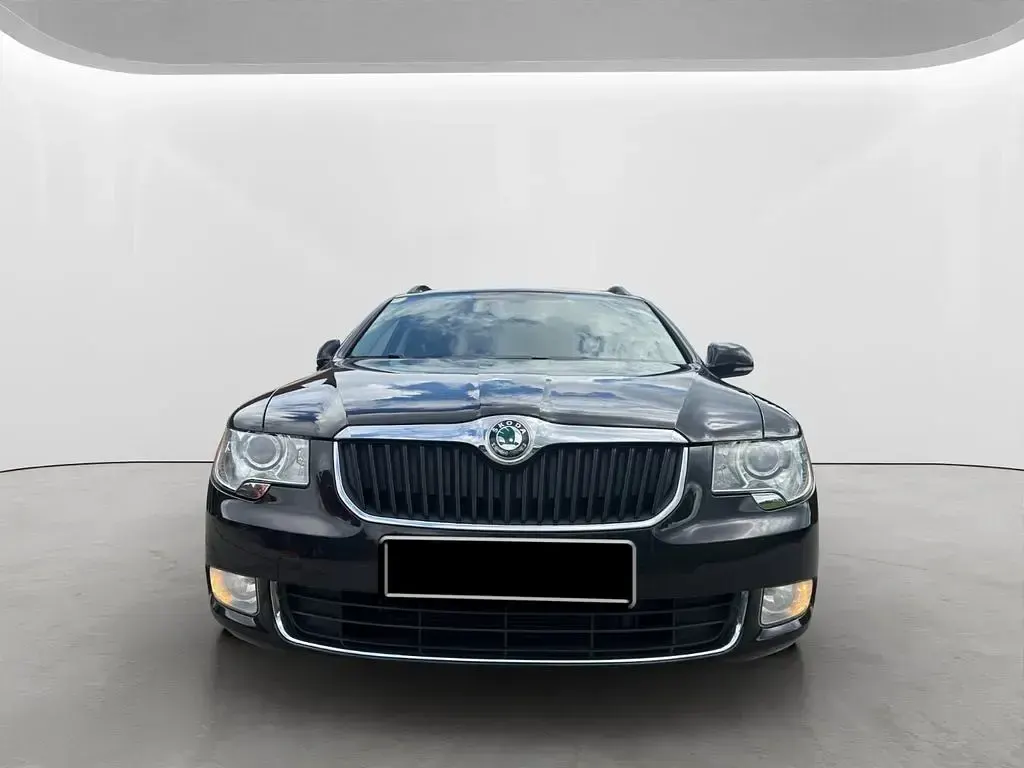 Gebraucht Skoda Superb Exclusive 140 PS (102 kW) 2013 Schwarz Kombi
