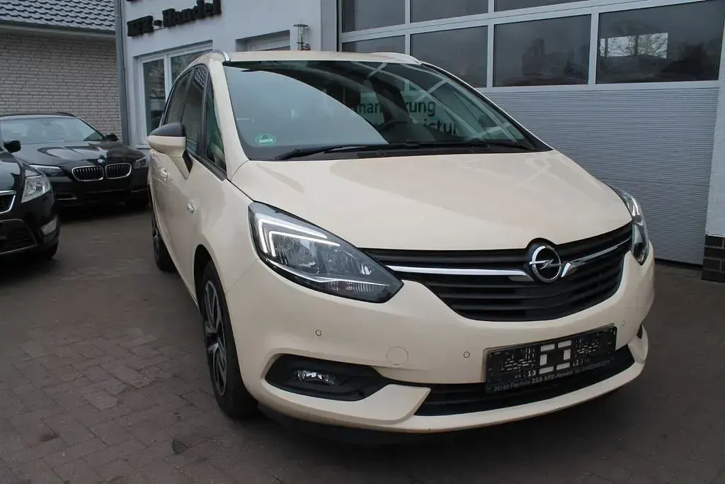 Gebraucht Opel Zafira Tourer Innovation 131 PS (96 kW) 2019 Gelb Van / Kleinbus