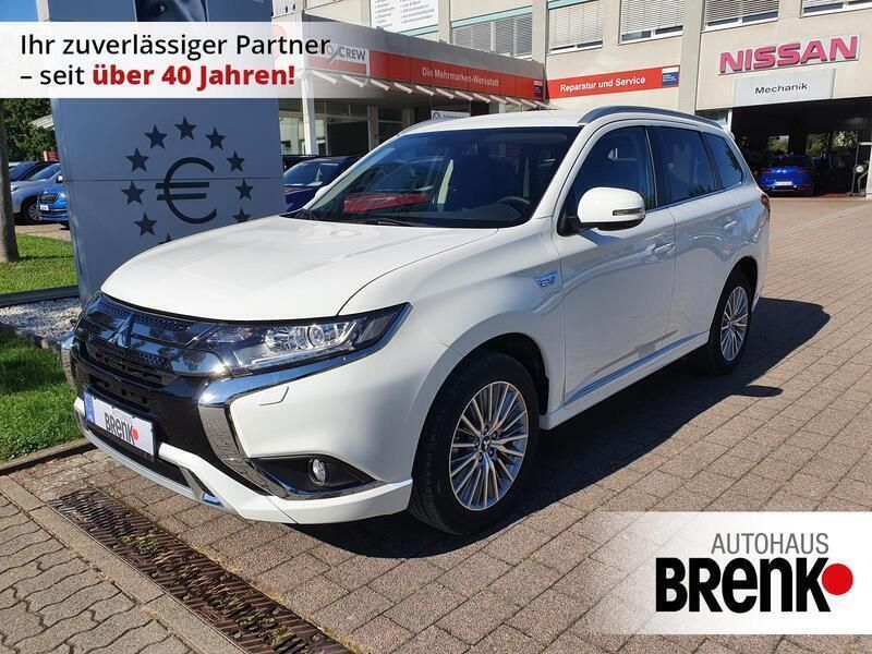 Weiss Gebraucht 2021 Mitsubishi Outlander P-HEV Basis Limousine | 29.990 € (Teuer) - Bild 1/4