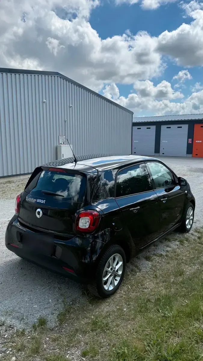 Gebraucht Smart ForFour 71 PS (52 kW) 2016 Schwarz Kleinwagen