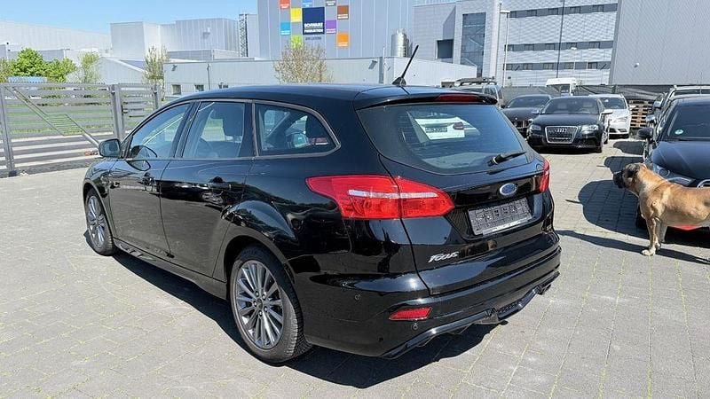 Usado Ford Focus ST-Line 182 CV (133 kW) 2018 Negro Berlina
