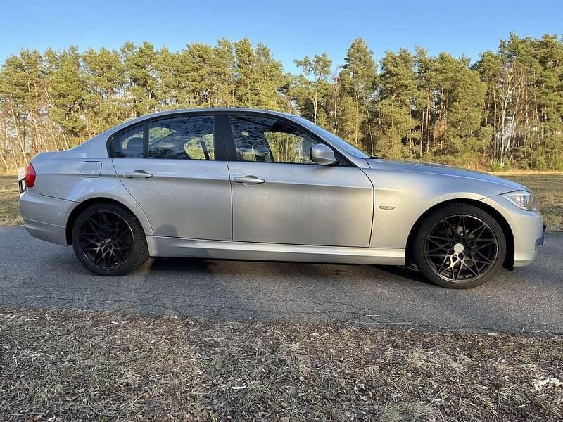 Gebraucht BMW 320 170 PS (125 kW) 2010 Grau Limousine