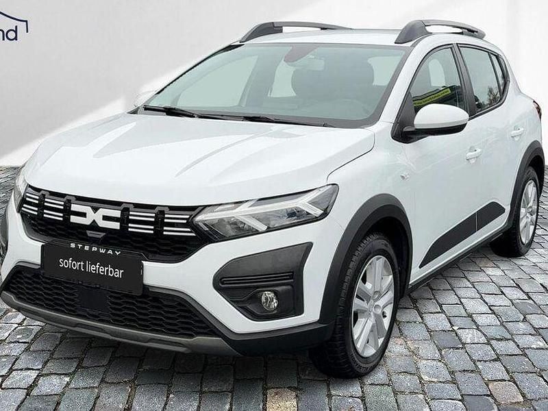Weiss Gebraucht 2023 Dacia Sandero Stepway SUV | 15.970 € (Fairer Preis) - Bild 1/4