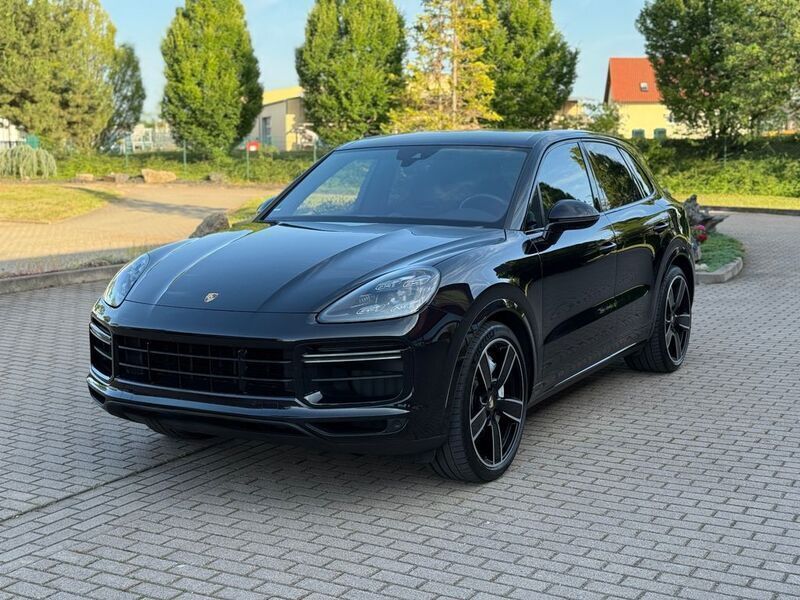 Schwarz Gebraucht 2018 Porsche Cayenne Turbo Chrono SUV | 70.589 € (Fairer Preis) - Bild 1/4
