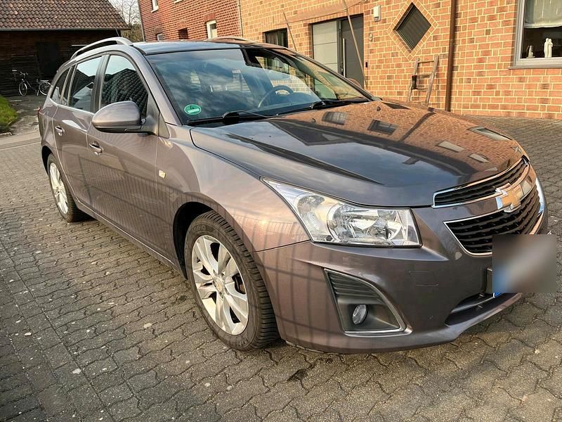 Grau Gebraucht 2013 Chevrolet Cruze Kombi | 4.444 € (Fairer Preis) - Bild 1/4