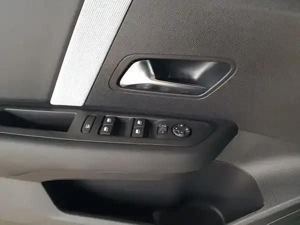 Gebraucht Citroën e-C4 114 kW (156 PS) 2025 Manhatten grün Limousine