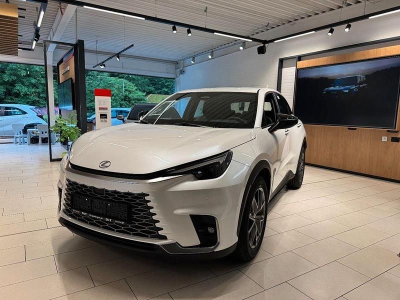 Gebraucht Lexus LBX 136 PS (100 kW) 2024 Titaniumweiß metallic SUV
