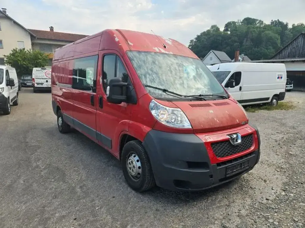 Gebraucht Peugeot Boxer 177 PS (130 kW) 2013 Farbe rot tiziano/deckende lacki Van