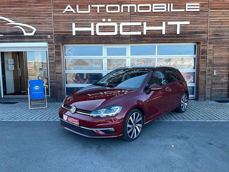 Rot Gebraucht 2019 VW Golf VII Highline Limousine | 17.590 € (Guter Preis) - Bild 1/4