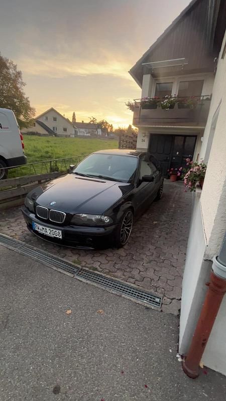 Gebraucht BMW 320 136 PS (100 kW) 2000 Schwarz Limousine