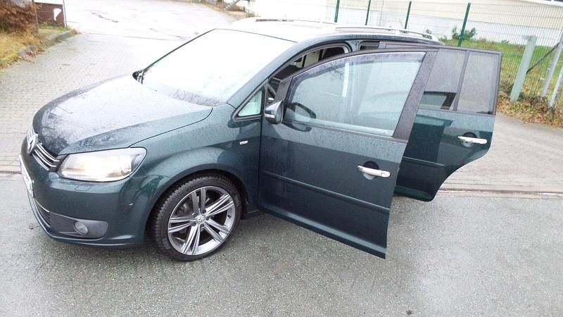 Gebraucht VW Touran Cup 105 PS (77 kW) 2014 Grün Van / Kleinbus