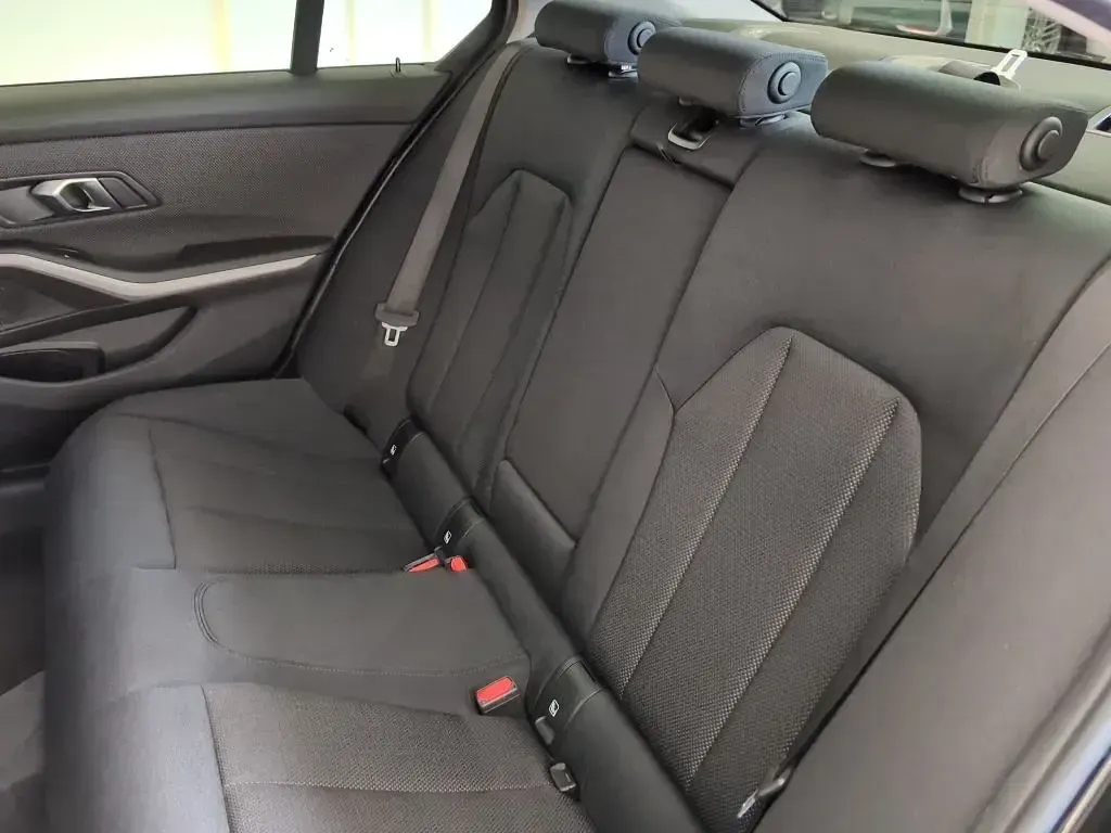 Gebraucht BMW 318 156 PS (114 kW) 2022 Schwarz Limousine