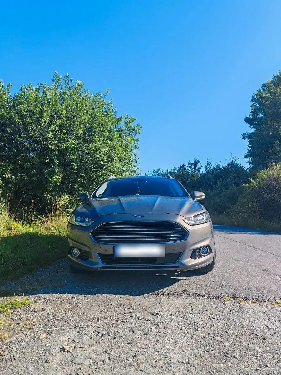 Gebraucht Ford Mondeo Titanium 160 PS (117 kW) 2015 Braun Kombi