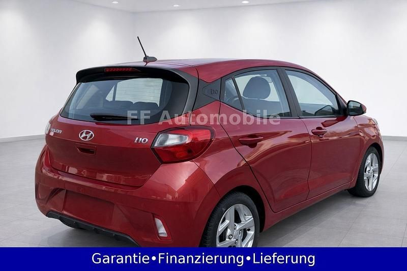 Gebraucht Hyundai i10 Trend 67 PS (49 kW) 2022 Dragon red / met Kleinwagen