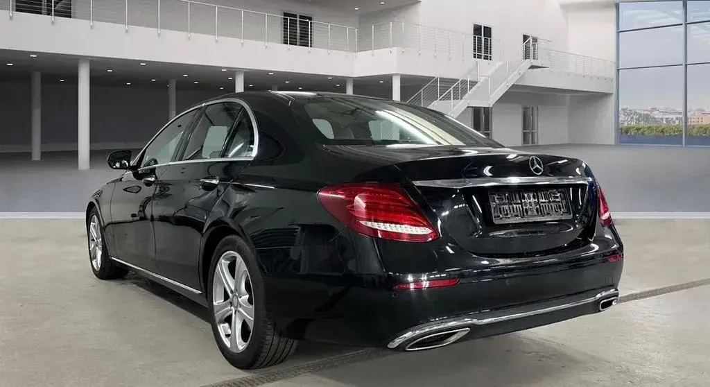 Gebraucht Mercedes E350 258 PS (189 kW) 2016 Schwarz Limousine